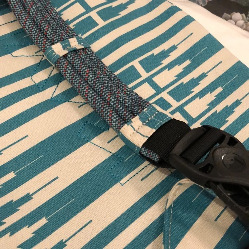 KAVU ROPE CROSSBODY BAG in SKYLINE IKAT NWT - Picture 9 of 12